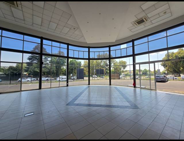 2,226M² SHOWROOM TO LET IN BRUMA
